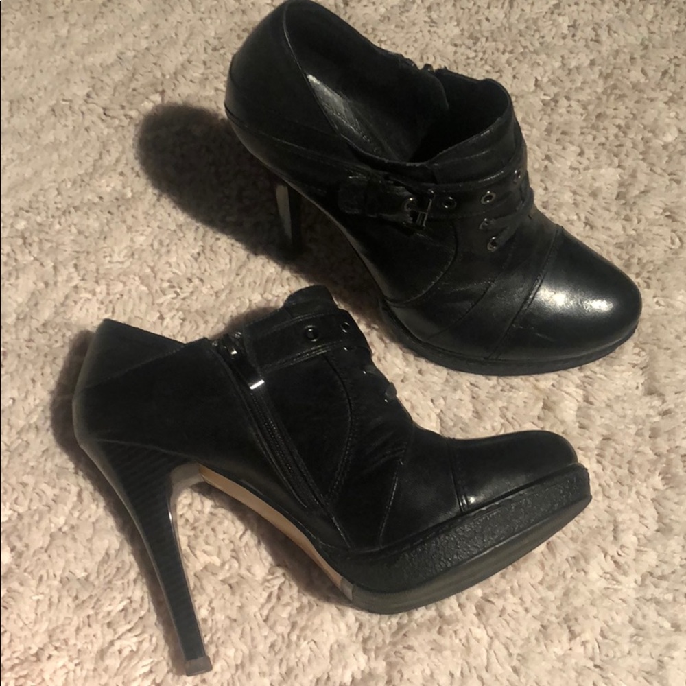 New leather heel shoes
